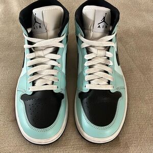 Nike Air Jordon 1 mid